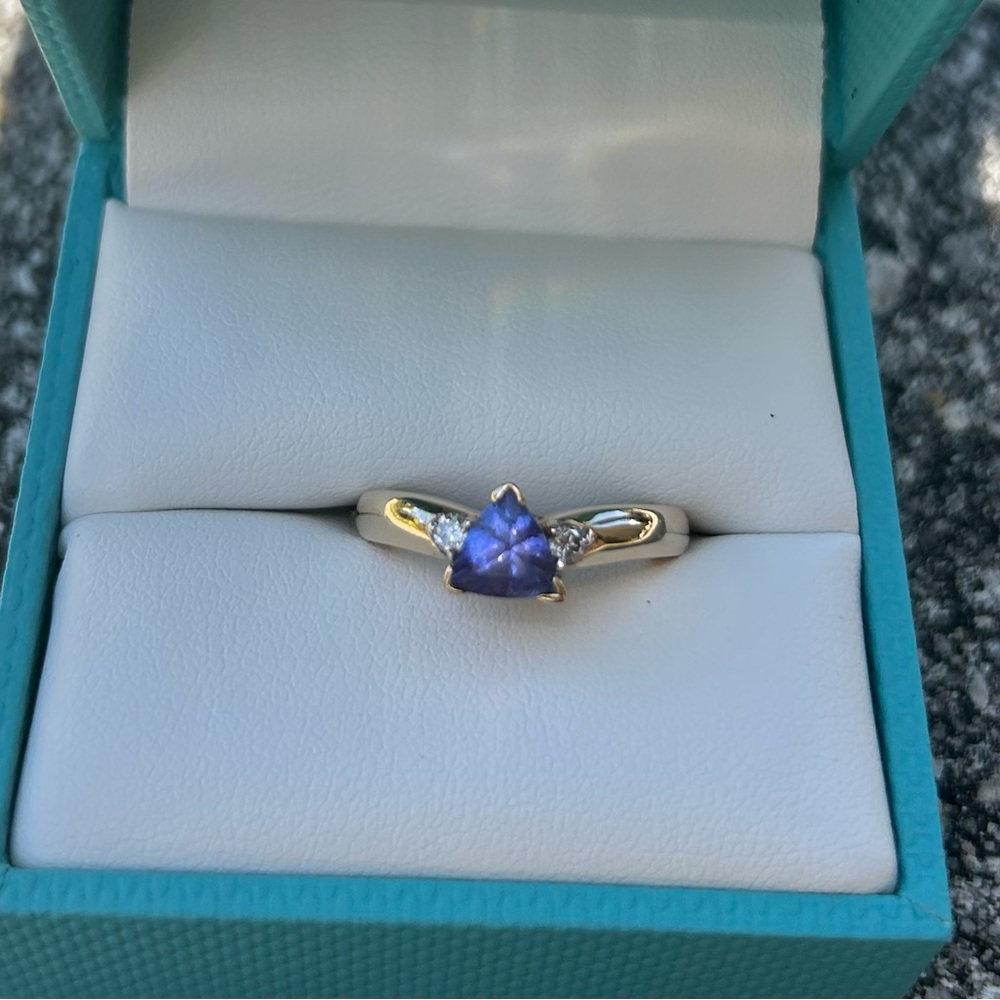 LeVian tanzanite and diamond yellow gold ring. - Picture 2 of 8